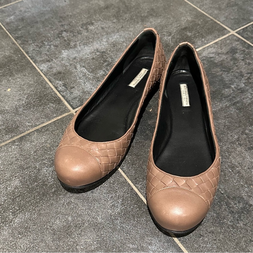 Excellent condition worn twice Bottega Veneta flats brown